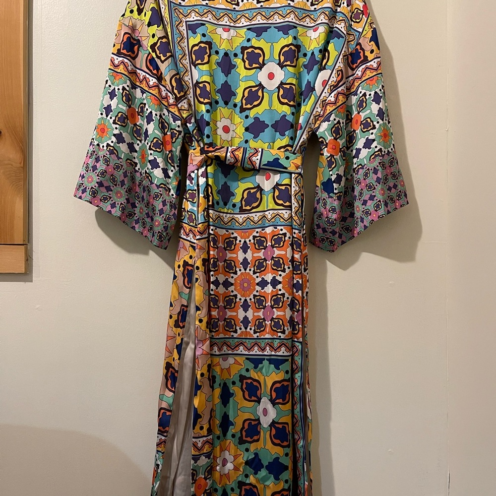 This is a beautiful dress that is very comfortable to wear and good quality.